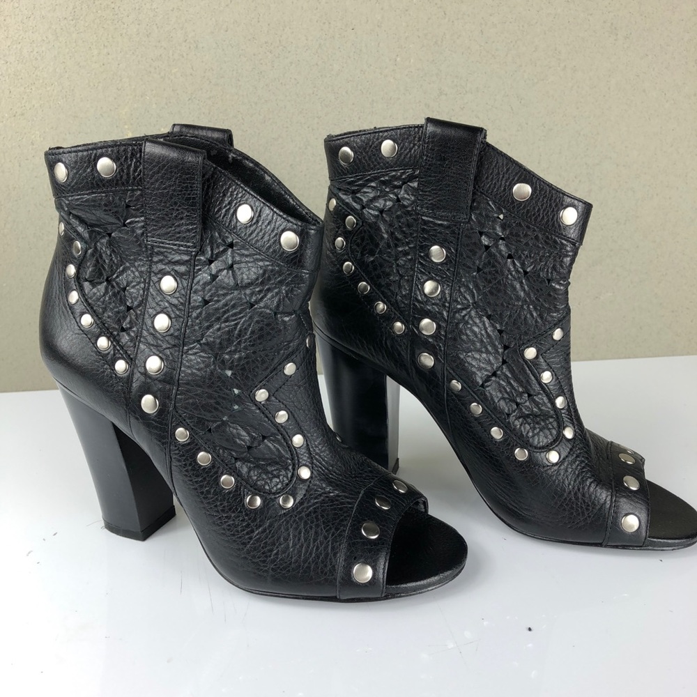 Shoes - Picture 4 of 4